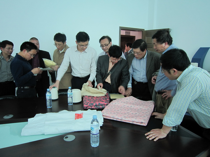 九游平台(中国)教授参观对接企业